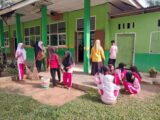 Wujudkan Madrasah Bersih dan Asri, MTsN 5 Sijunjung Gelar Aksi Peduli Lingkungan di Hari Jum'at