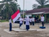Wujudkan Siswa Berkarakter, Waka Kesiswaan MTsN 5 Sijunjung Sampaikan Amanat pada Upacara Bendera Senin